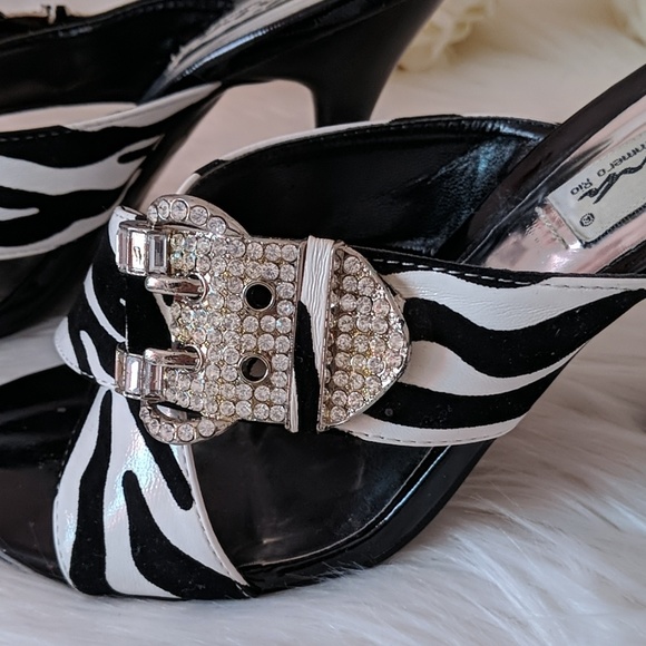 Sexy little heels😍 - Picture 2 of 3